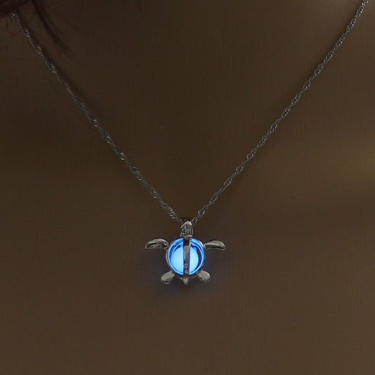 Fashionable Moonstone Pendant Necklace with Healing Properties