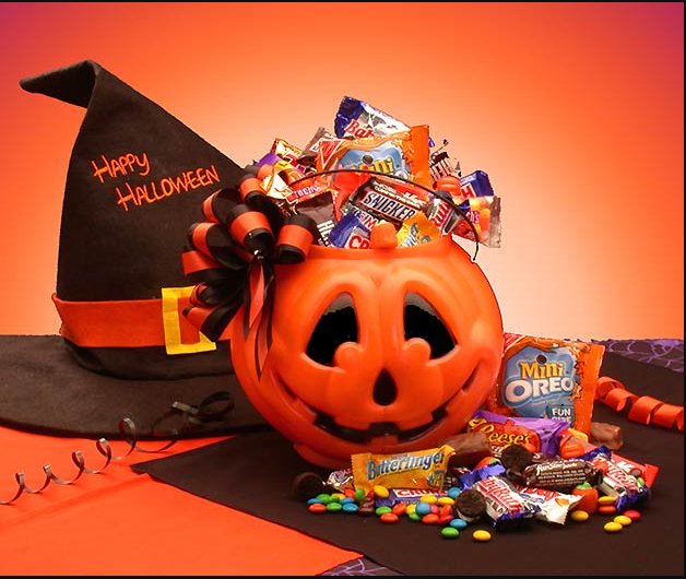 Halloween Goodies: Tricks or Treats Gift Set